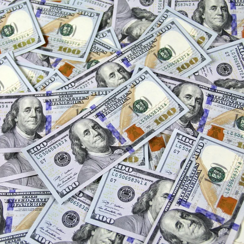 El dólar recupera fuerza y presiona a Bitcoin