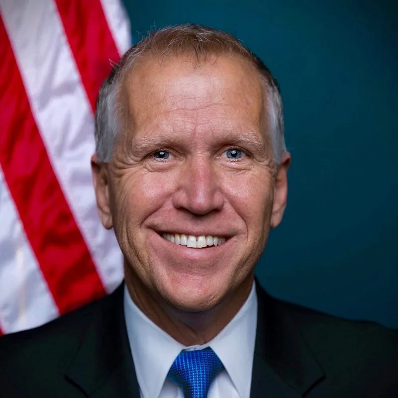 🇺🇸 Los senadores Thom Tillis y Ruben Gallego han finalizado un compromiso ético revisado para las normas de conflicto…