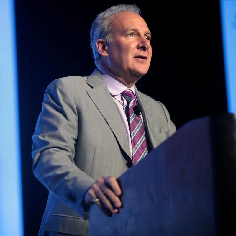 Peter Schiff lamenta no haber invertido en Bitcoin