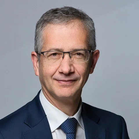 El jefe del BIS alerta sobre riesgos de deuda opaca en IA