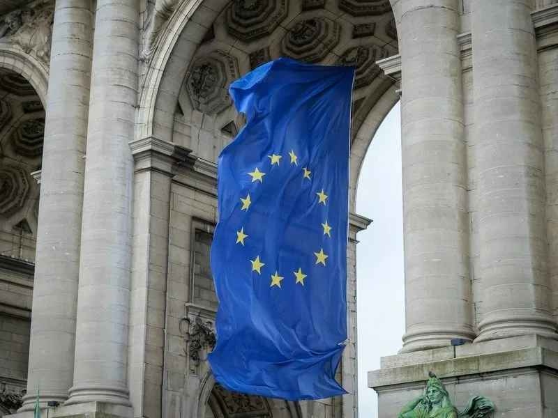 🇪🇺 La UE ha comenzado a aplicar las normas de transparencia de la Ley de IA, exigiendo que los chatbots revelen que son…
