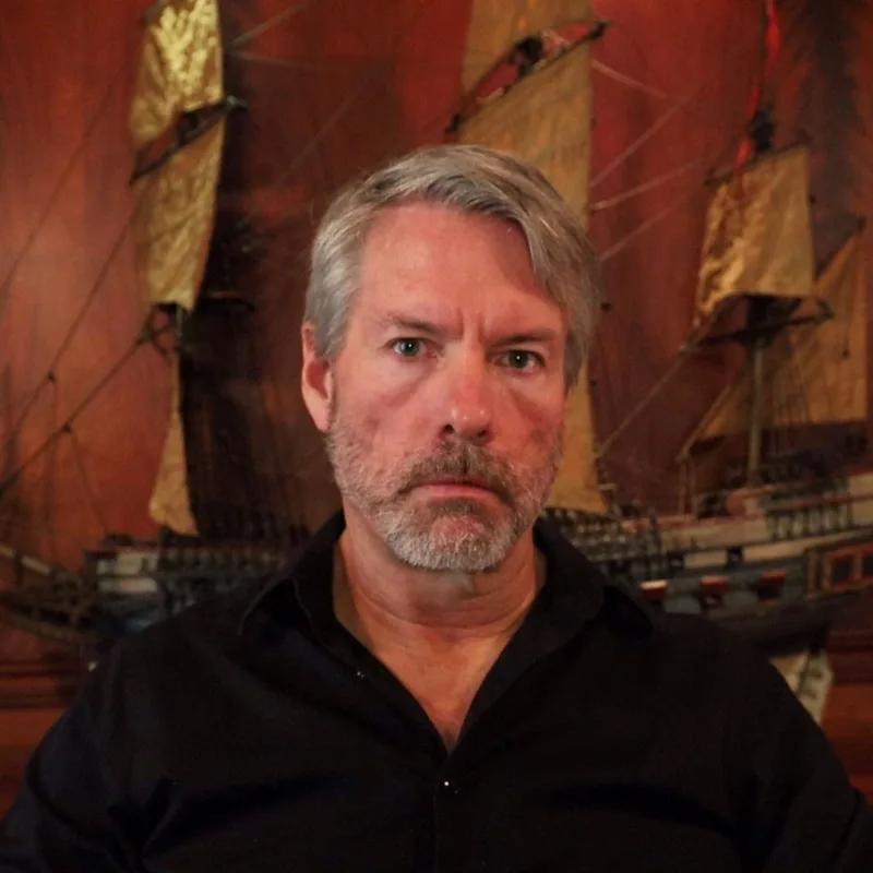 Michael Saylor publica “Even more orange” tras compra de 950 BTC