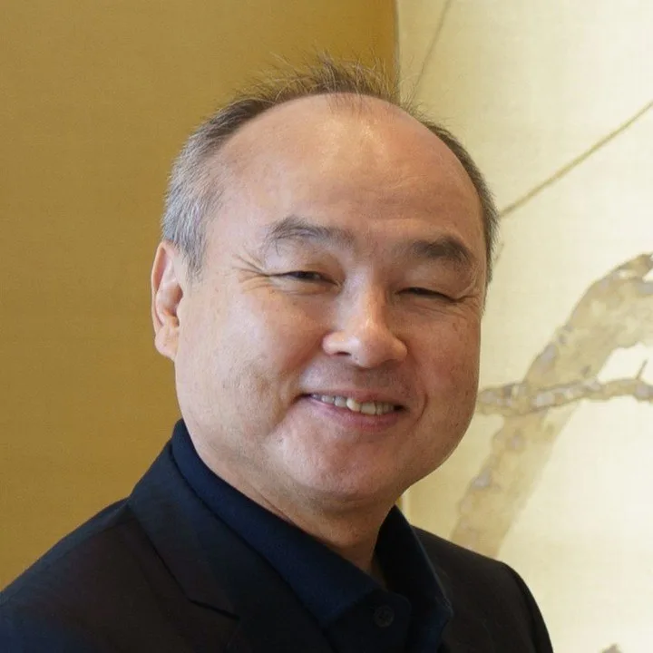Masayoshi Son, CEO de SoftBank, usa IA siete horas al día