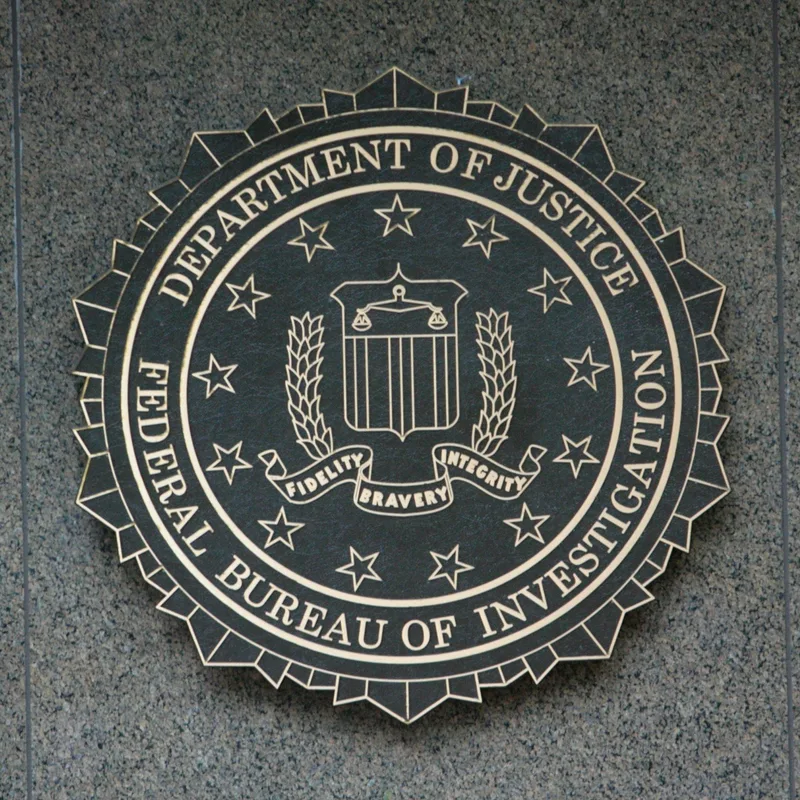 FinCEN alerta sobre estafas de "pig butchering