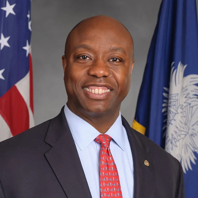 Tim Scott urge a aprobar la Ley CLARITY