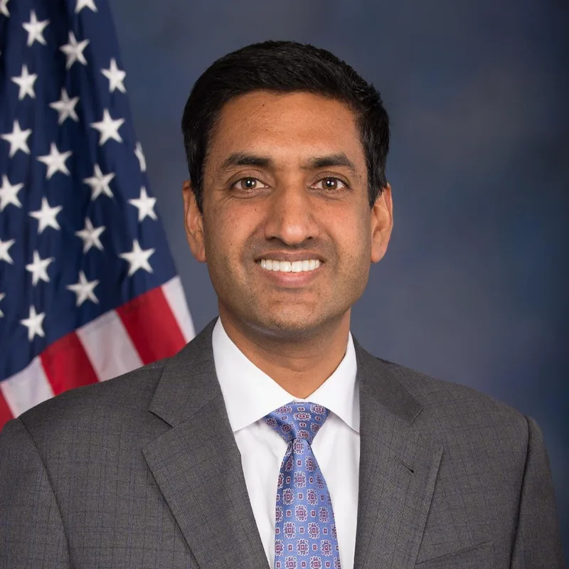 Rep. Ro Khanna propone prohibir IA auto‑mejorable sin guardias