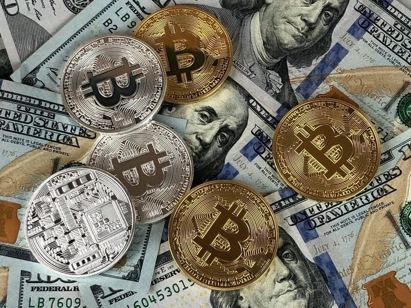 📊 CryptoQuant informa que la oferta de Bitcoin en ganancias subió al 57.5% a partir del 22 de julio, desde un mínimo…