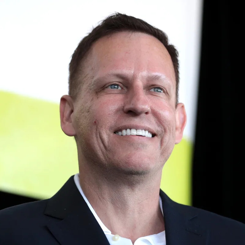 Peter Thiel advierte que frenar la IA requeriría un gobierno mundial