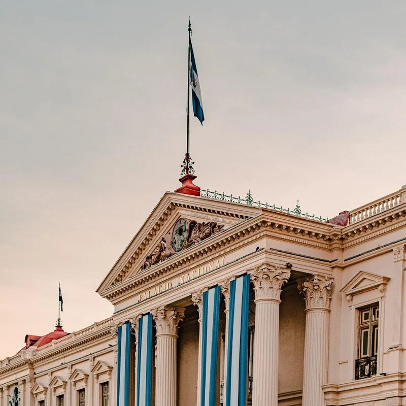 El Salvador no usa fondos públicos para comprar Bitcoin desde 2025