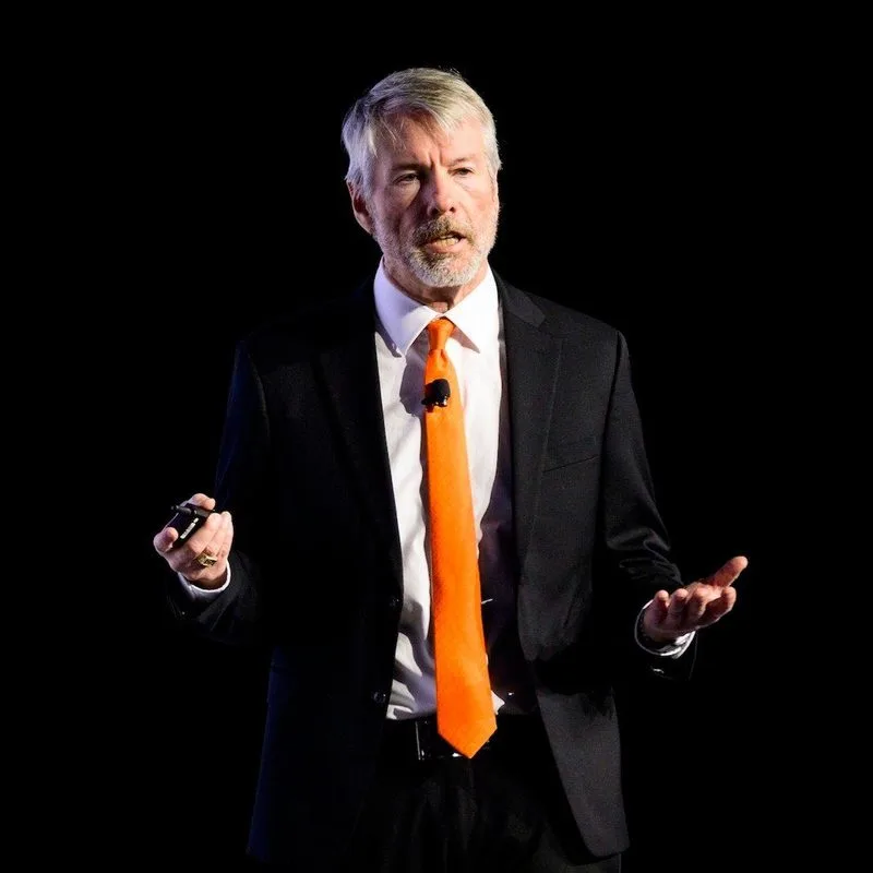 ⚡️ Michael Saylor afirma que la adopción corporativa de Bitcoin es "necesaria e inevitable", argumentando…