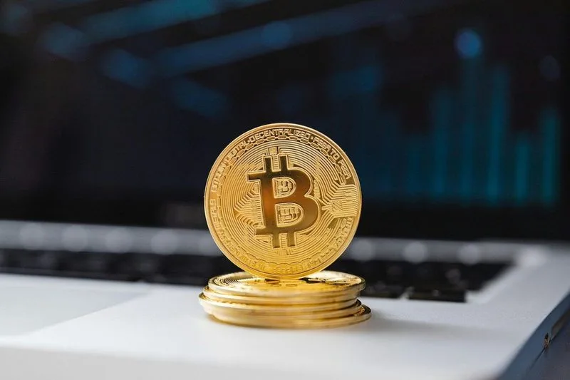 📊 Cryptovizart, analista de Glassnode, dice que enfriar las pérdidas realizadas entre los tenedores de Bitcoin de 1 a 2…
