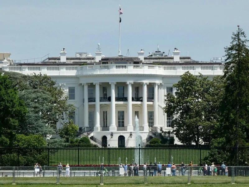 🇺🇸 La administración Trump se reunirá con OpenAI, Google y Anthropic en la Casa Blanca para revisar un nuevo marco…
