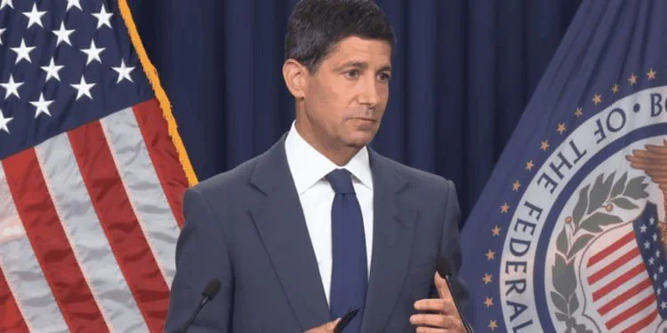 🗣 "No hay una meta de inflación blanda en la FED", dice Kevin Warsh. El presidente del organismo anunció…