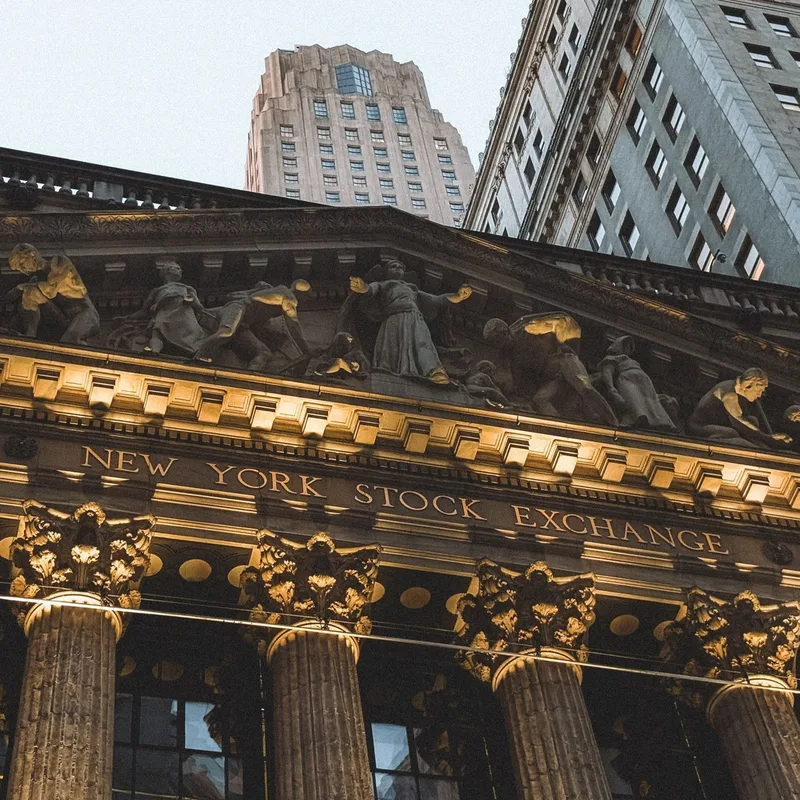 NYSE firma acuerdo con Blockchain.com para tokenizar acciones estadounidenses