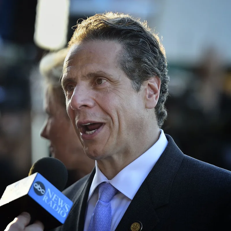 Andrew Cuomo urge la aprobación de la CLARITY Act