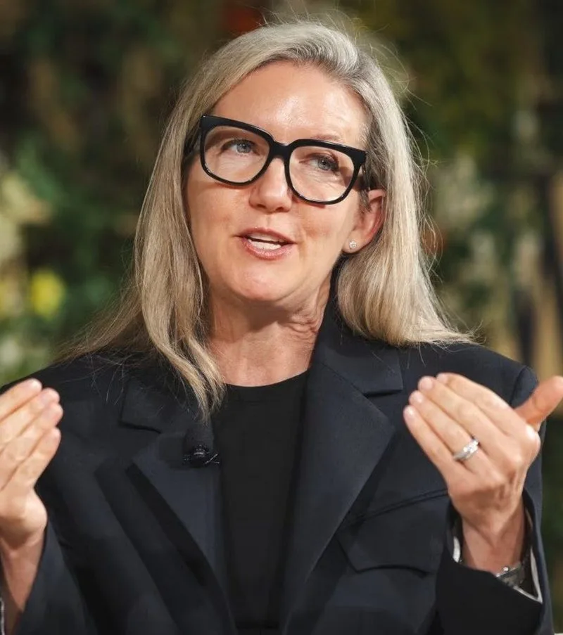 La CEO de Cracker Barrel $CBRL, Julie Masino, renuncia.