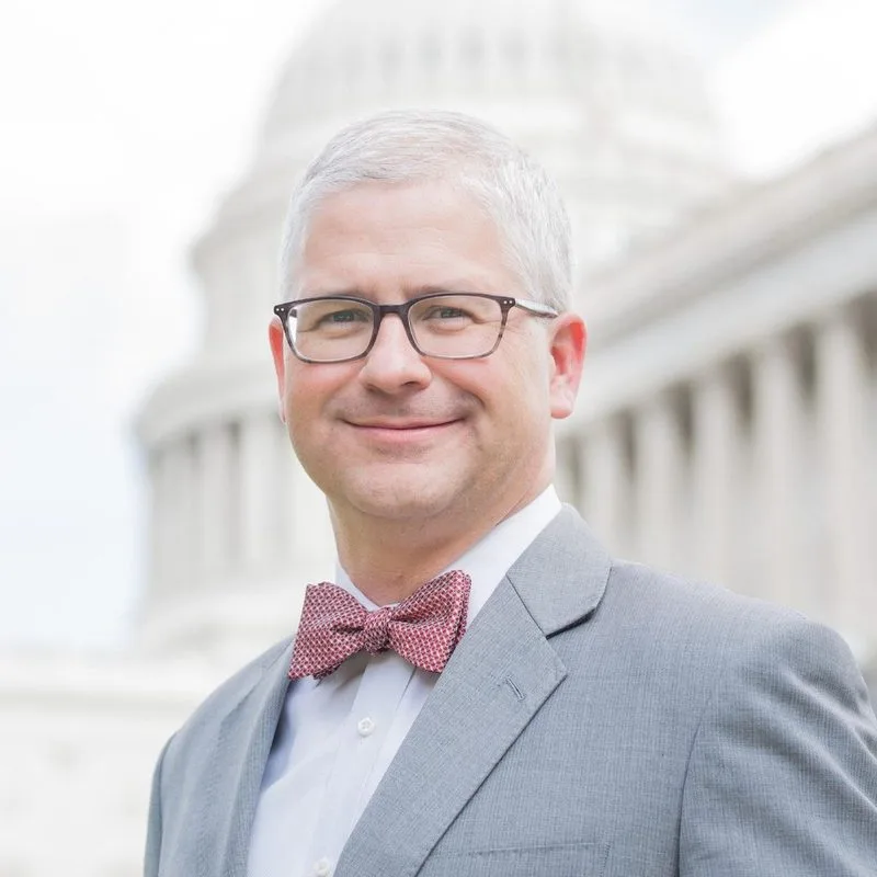 🇺🇸 El expresidente del Comité de Servicios Financieros de la Cámara de Representantes, Patrick McHenry, afirma…