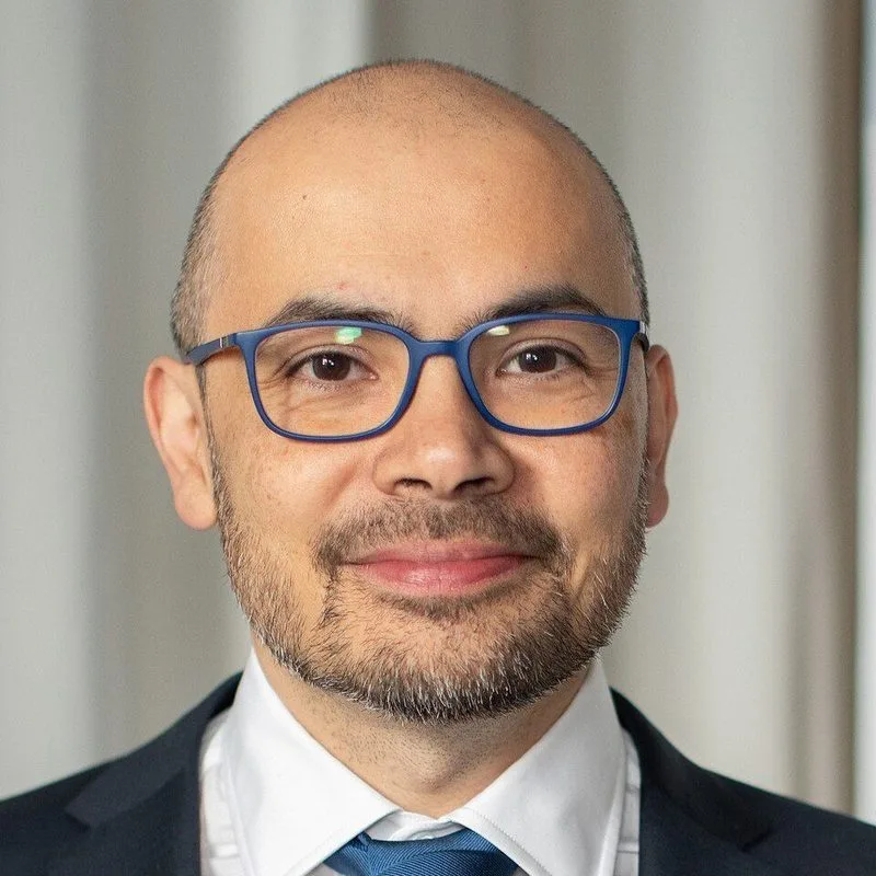 🤖 Demis Hassabis, CEO de Google DeepMind, dice que la inteligencia artificial general está "probablemente a solo…