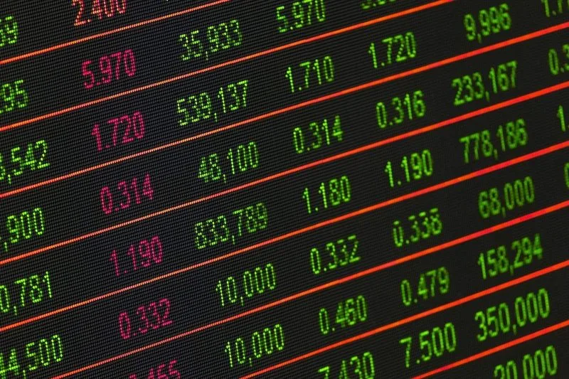 Solo 290 personas poseen más de 100 millones en cripto