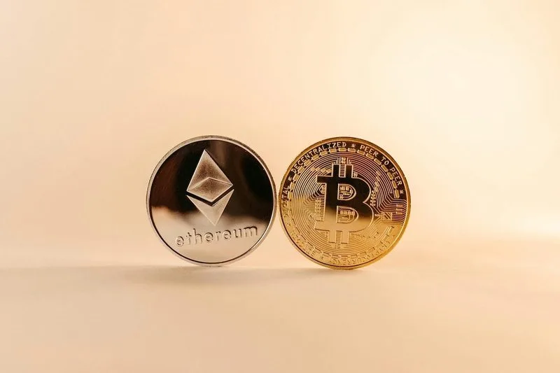 📈 Los ETF de Bitcoin y Ethereum al contado de EE. UU. atrajeron un total combinado de $1.100 millones la semana pasada…