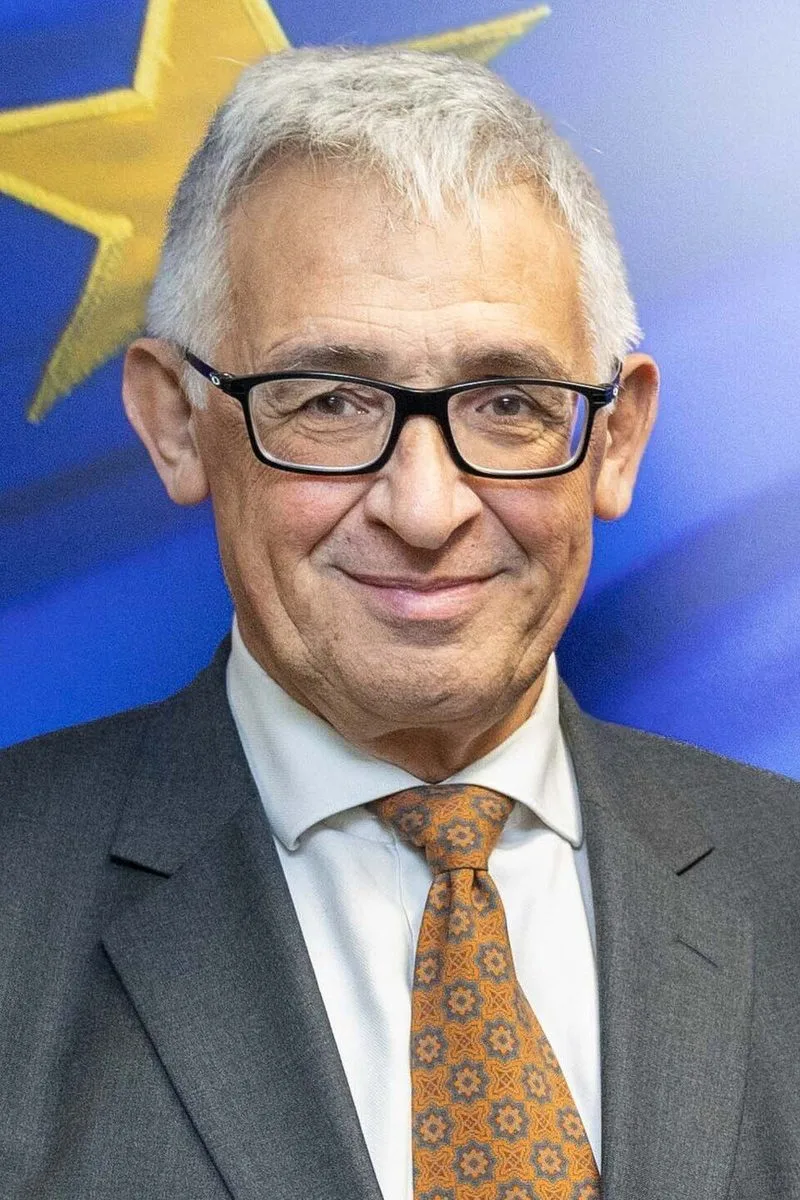 🏦 Piero Cipollone, miembro del consejo del BCE, afirma que la creciente adopción de stablecoins podría amenazar…