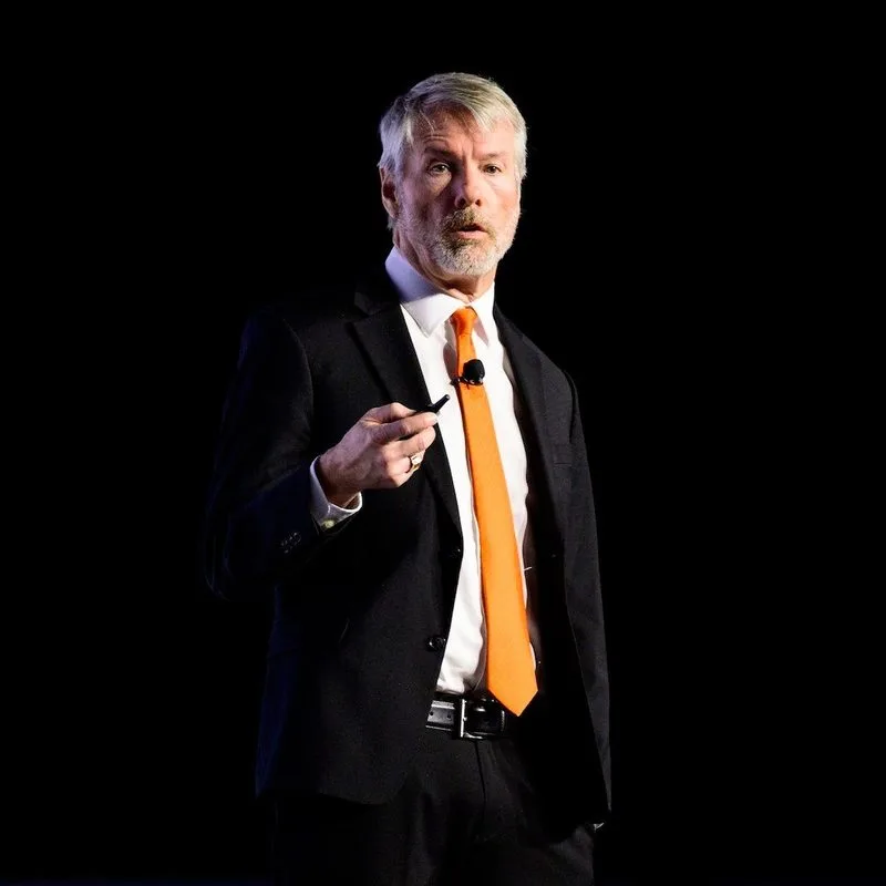 ⚡ Michael Saylor afirma que "la única persona que nunca ha vendido más Bitcoin que yo es Satoshi", refiriéndose…
