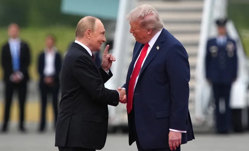 Trump anuncia acuerdo con Rusia por 4,8M de toneladas de diésel