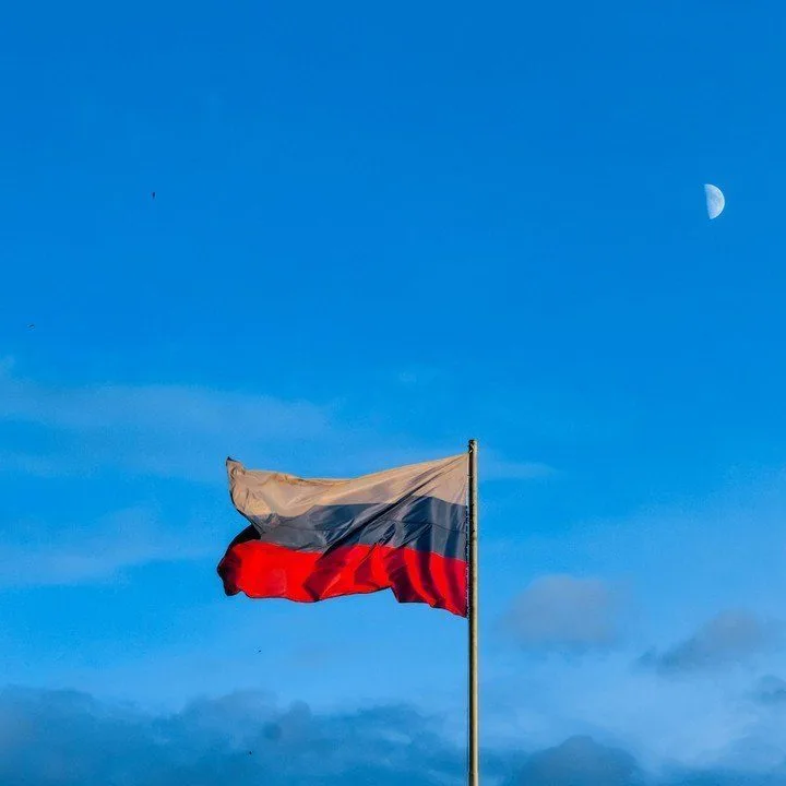 🇷🇺 El Banco de Rusia propuso permitir el comercio de Bitcoin, Ethereum y USDT en bolsas reguladas, tras la ley…