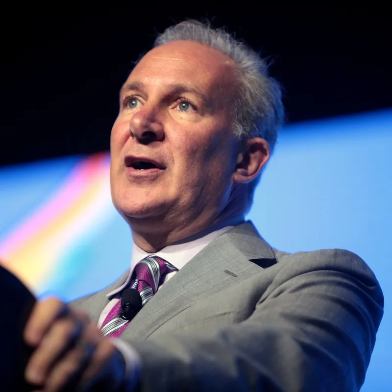Peter Schiff predice un entorno hostil para cripto