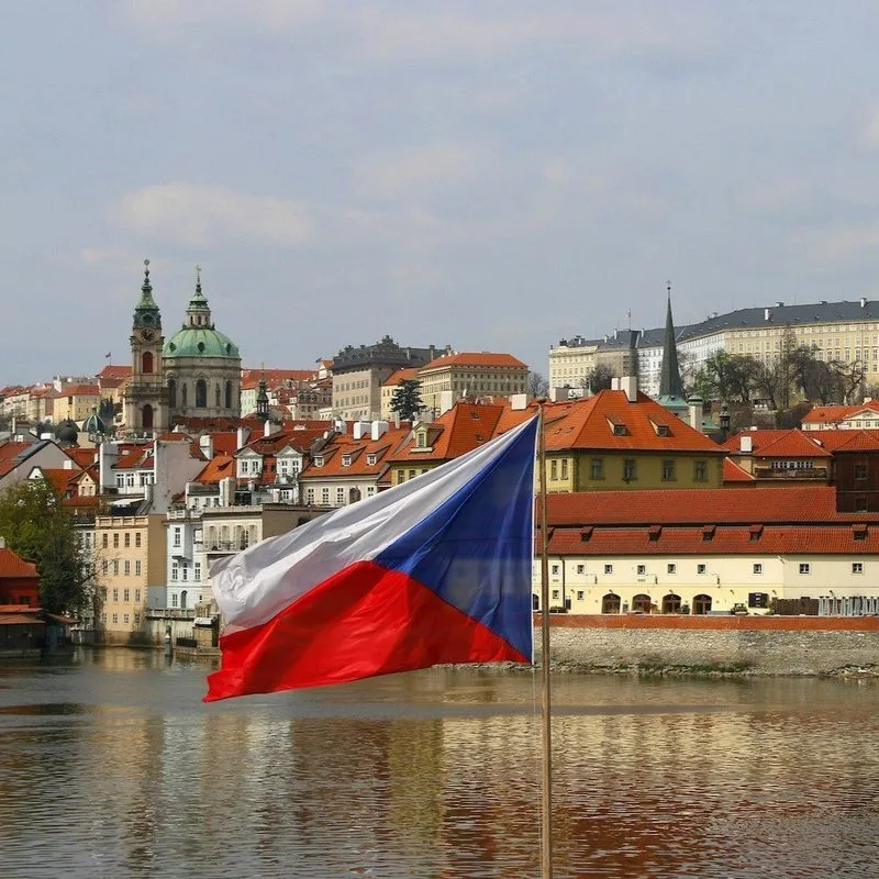 🇨🇿 La República Checa ha añadido Polymarket a su lista negra de juegos de azar, exigiendo a los proveedores de internet…