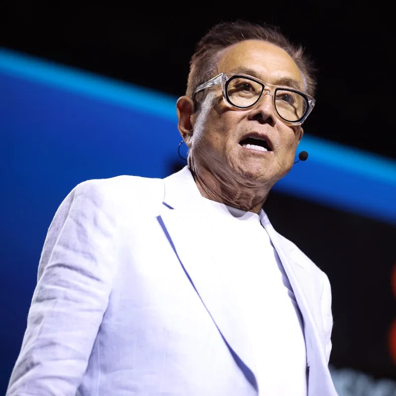 Kiyosaki advierte la caída histórica, sugiere oro, plata y Bitcoin