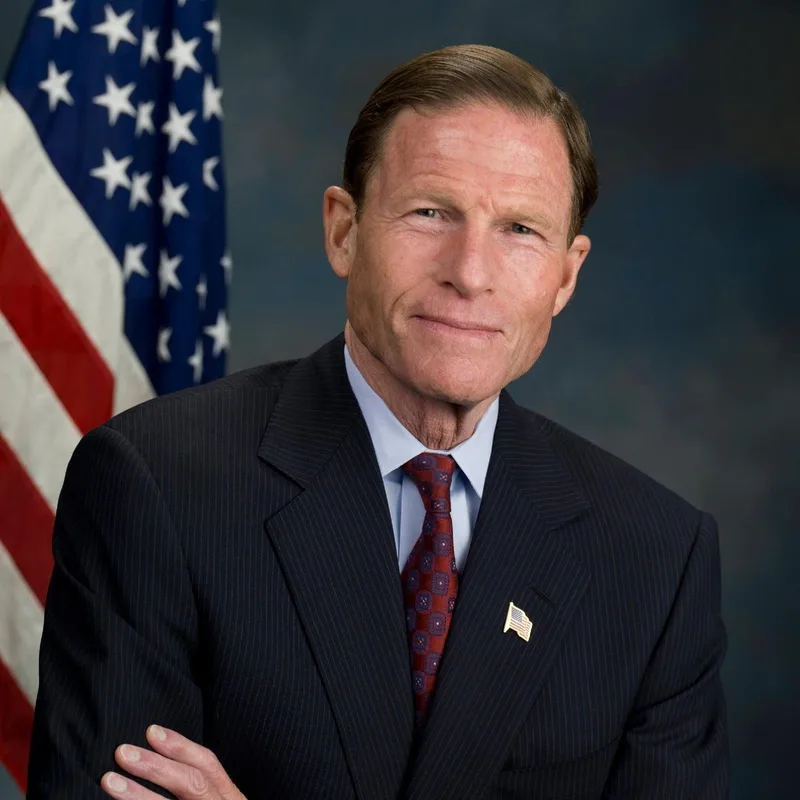 Senador Blumenthal critica el pacto de IA con Trump